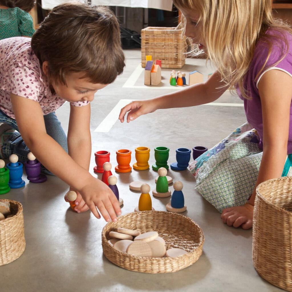 Grapat Ninsi, Prijatelji I Novčići