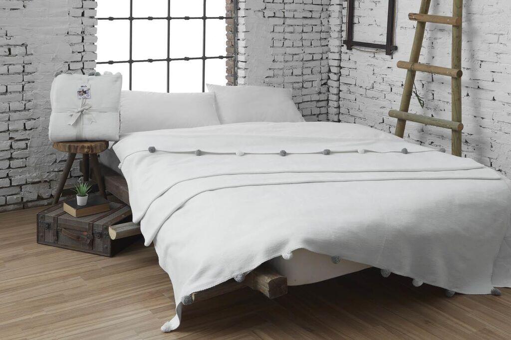 L'essentiel Maison Blanket Pom Pom, 150x200cm, krem