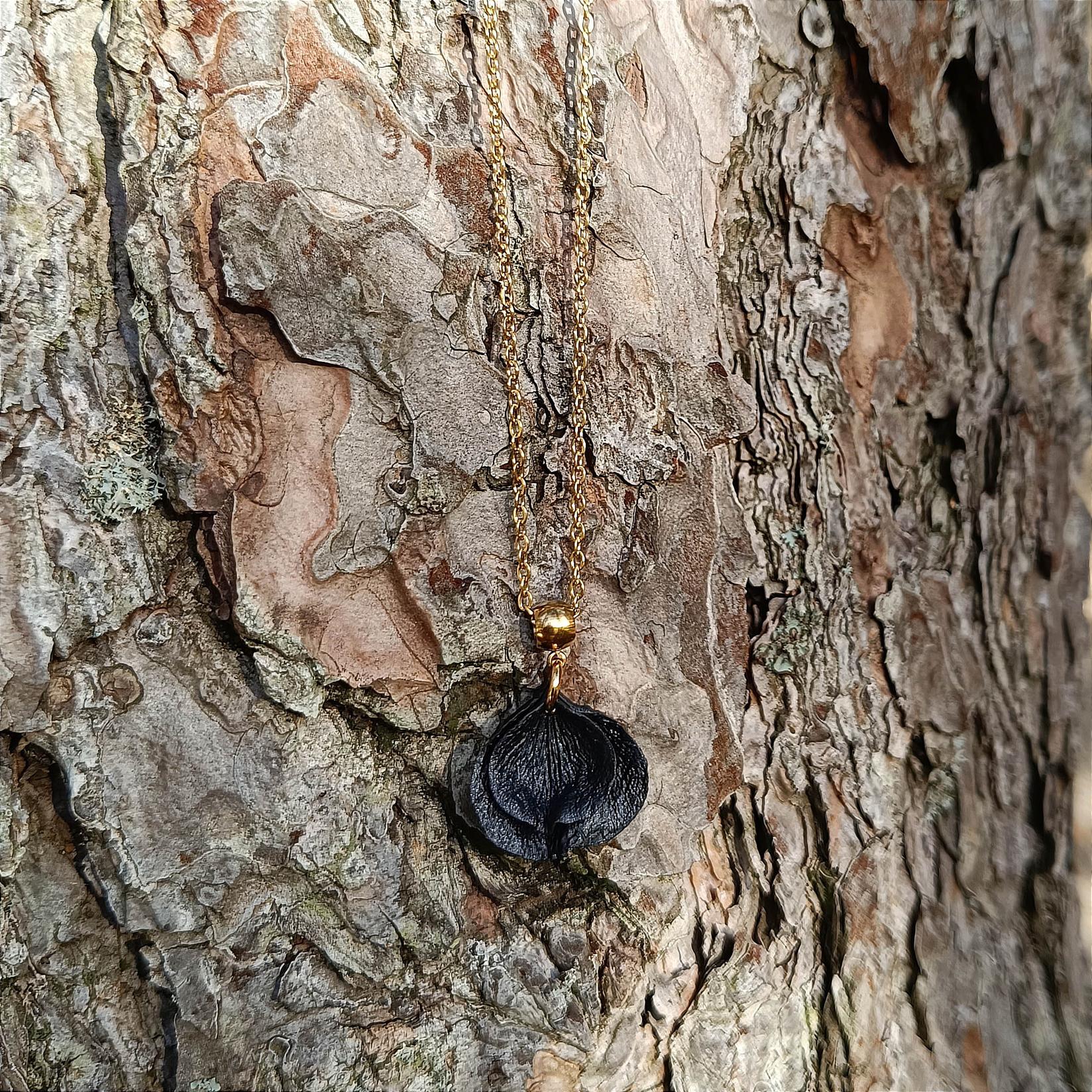 DOMIKI jewellery Ogrlica Crne Latice