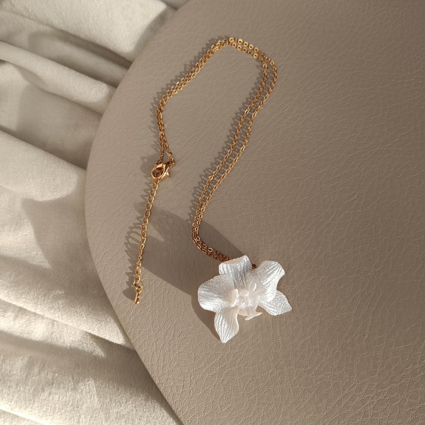 DOMIKI jewellery Ogrlica Bjela Orhideja