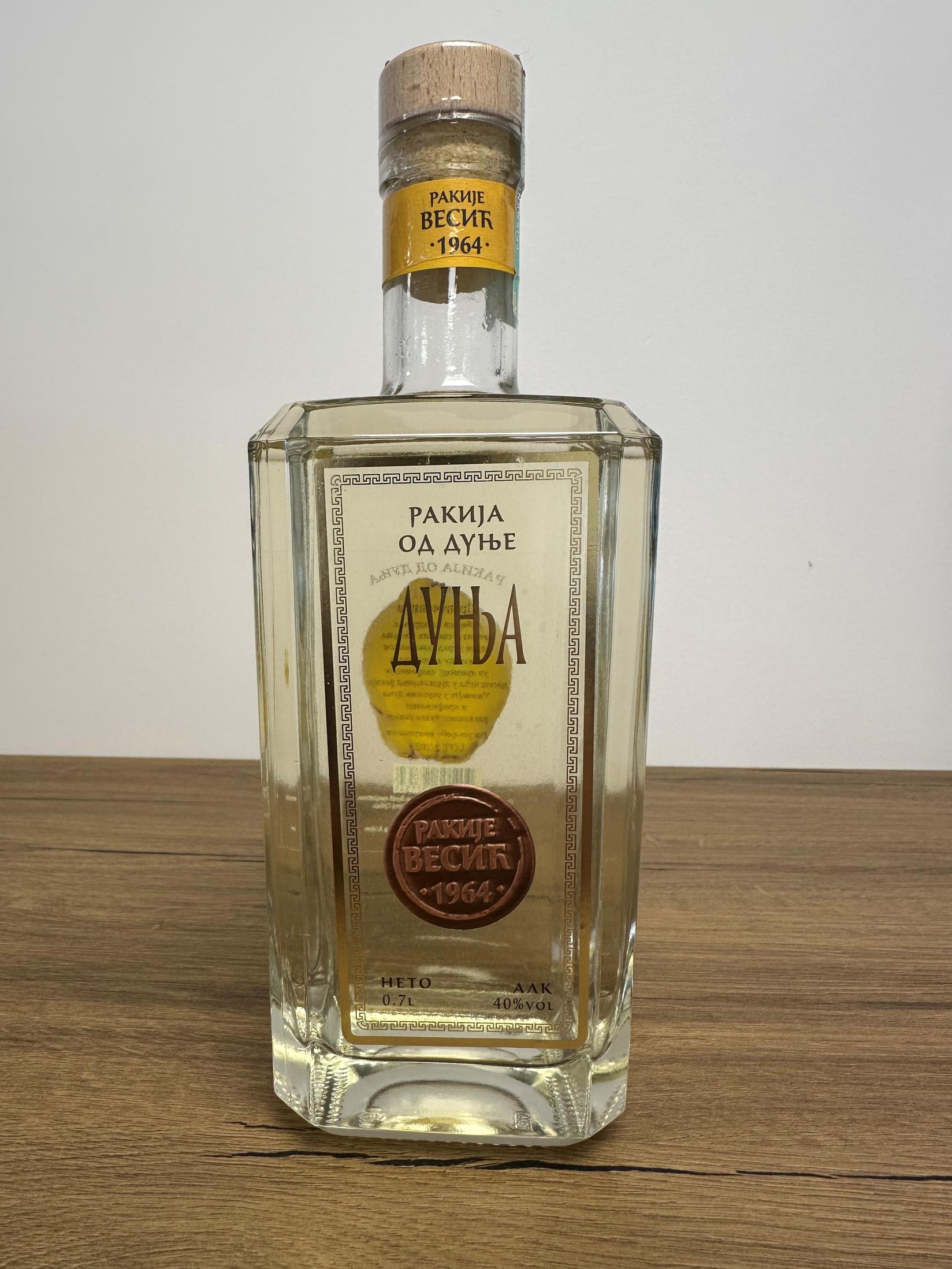 Vesić Dunja rakija 0.7L