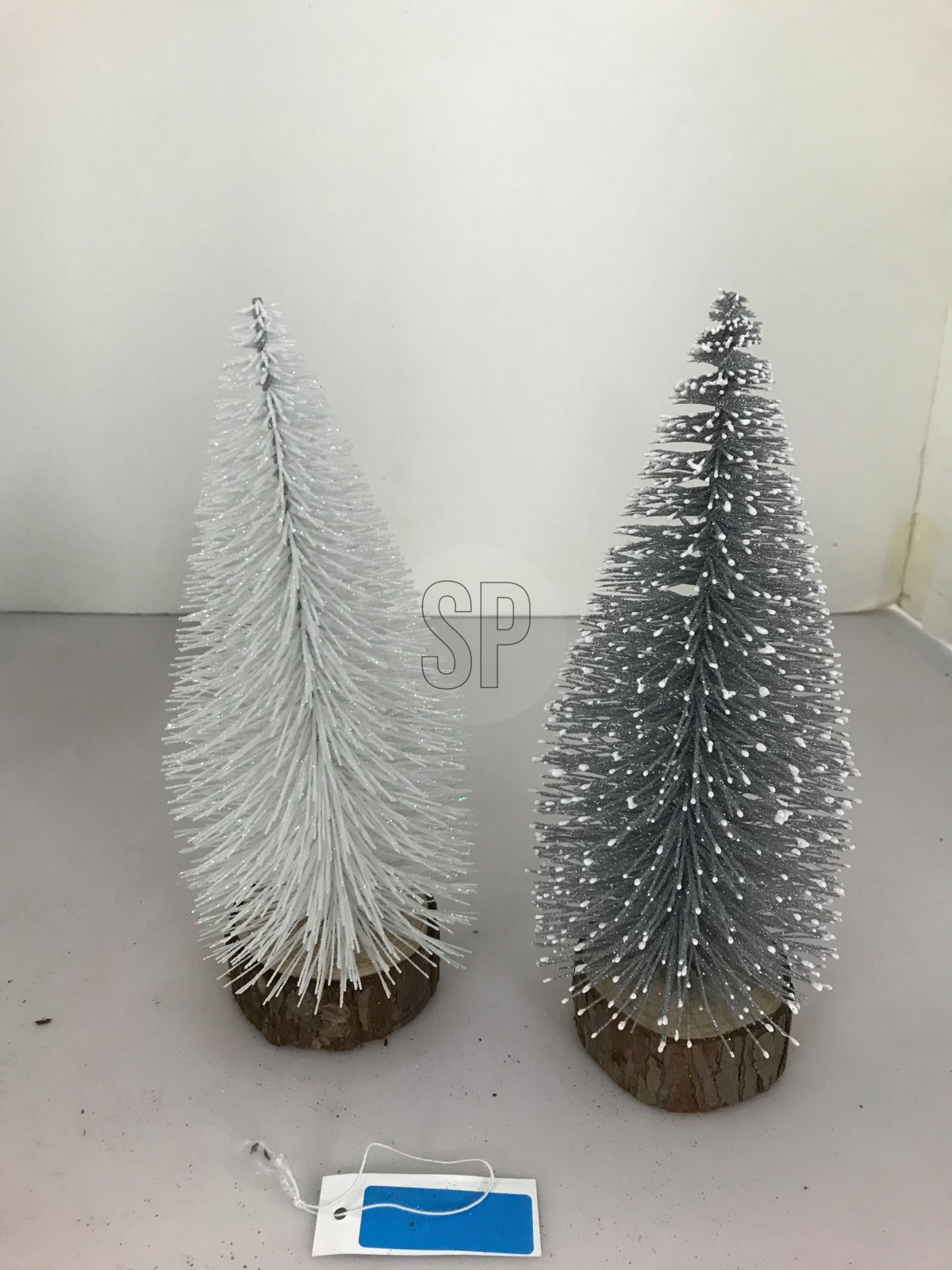 Dekoracija Jelka Na Drvenom Panju 25Cm Gliter Caa667350