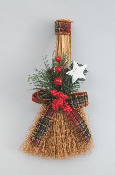 Novogodišnji Ukras Metla Sa Karo Masnom  Cm.26  Ap49521
