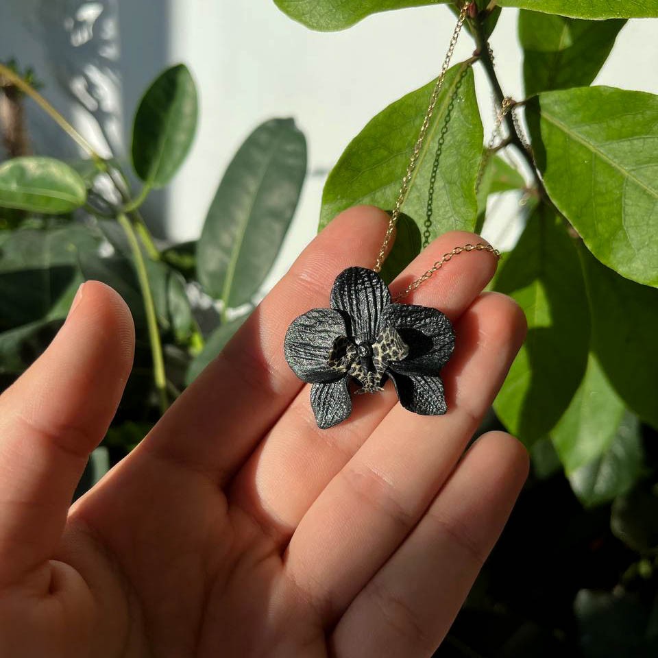 DOMIKI jewellery Ogrlica Leopard Orhideja mini