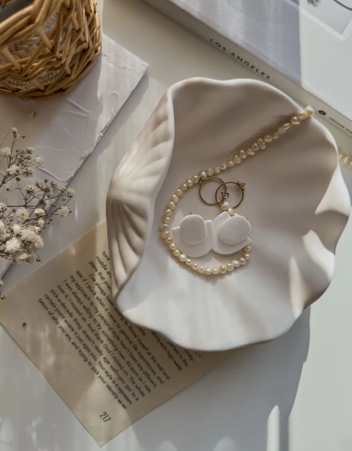 Clam Shell Jewelry Tray